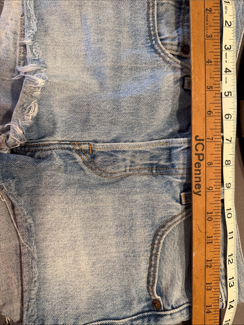 Levi's Jean Shorts Mid Rise 501 Red Tag Distressed Blue Denim Fringe Women’s 28 - Picture 13 of 16